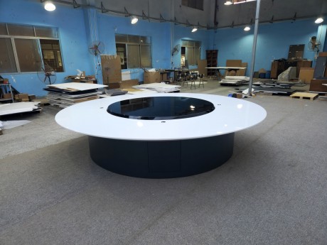 黑白圆形会议台