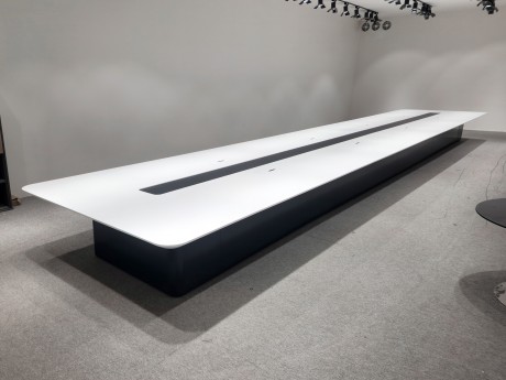 大型油漆面会议台