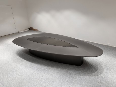 椭圆亮光会议台